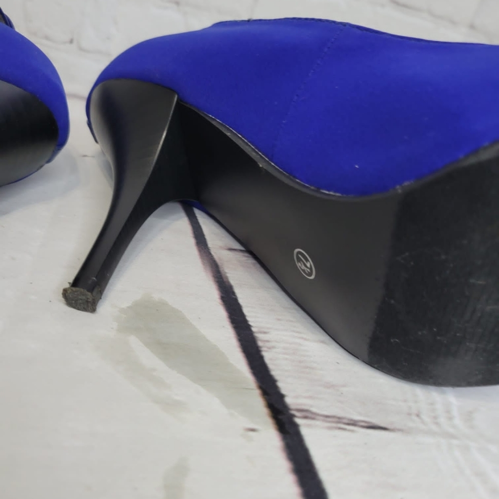 2 Lips Too  Blue T Strap High Heels - Picture 8 of 8